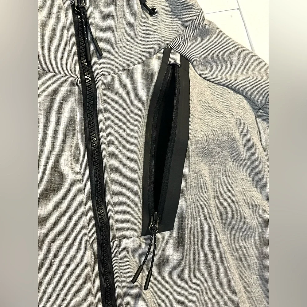 Champion Gray Hooded Jacket with Black Accents Women’s Size Medium - Picture 6 of 16